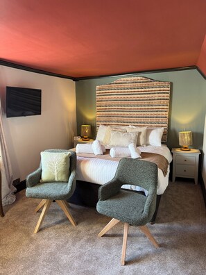 Habitación Deluxe | Tabla de planchar con plancha, wifi gratis y ropa de cama 