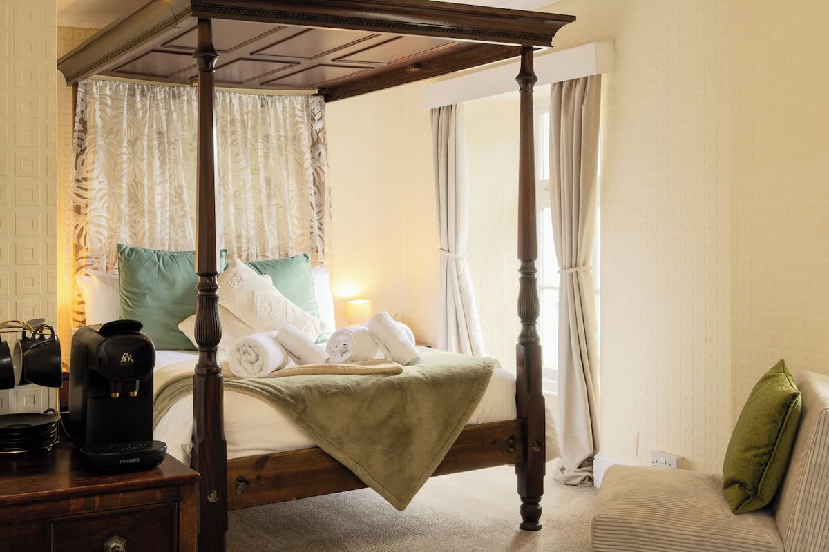 Deluxe Double Room | Iron/ironing board, free WiFi, bed sheets