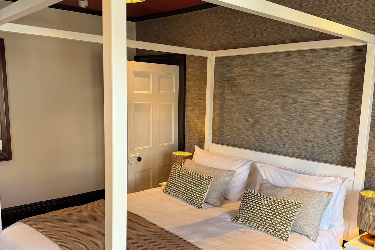 디럭스 더블룸 | 다리미/다리미판, 무료 WiFi, 침대 시트