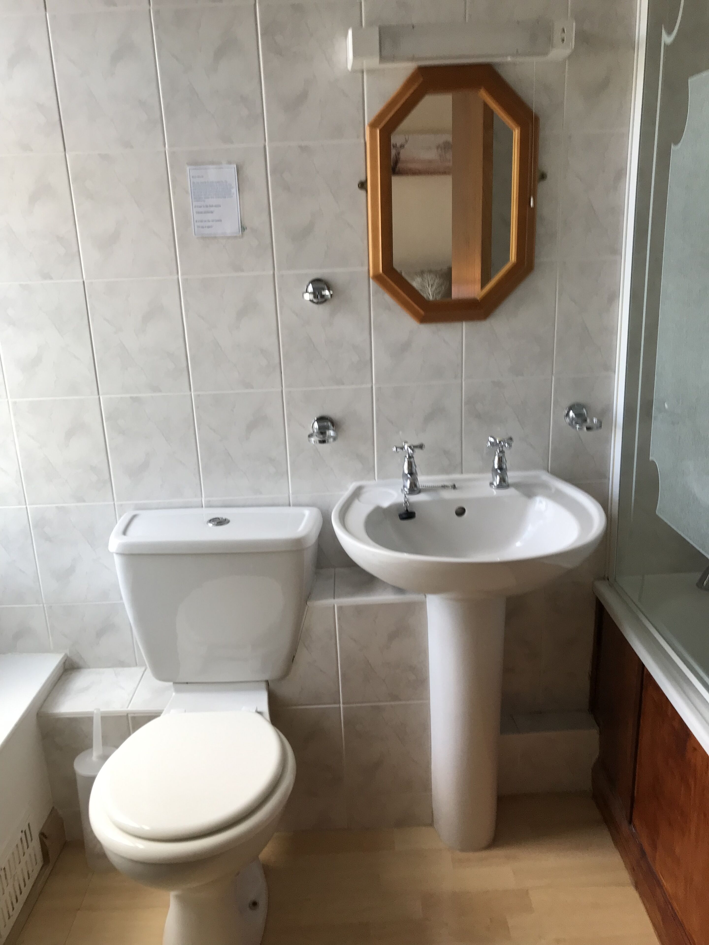 basic double room | bathroom | free toiletries, hair dryer, towels