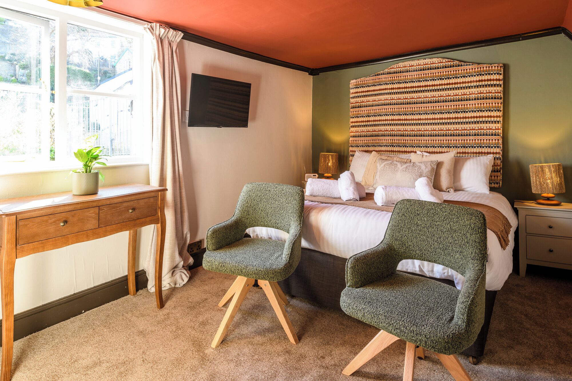 Deluxe Room | Iron/ironing board, free WiFi, bed sheets