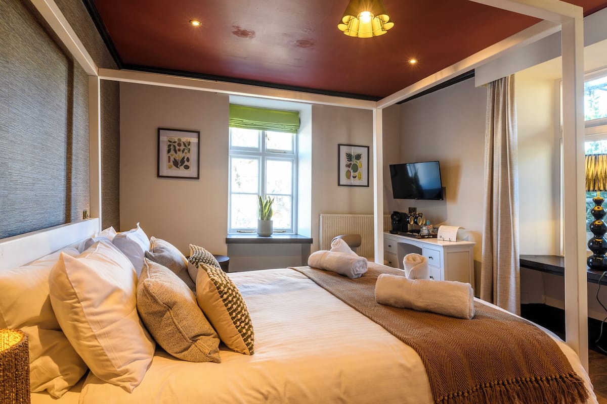 Deluxe Double Room | Iron/ironing board, free WiFi, bed sheets