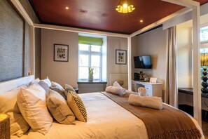 Iron/ironing board, free WiFi, bed sheets - The Crown Hotel (Lynton)