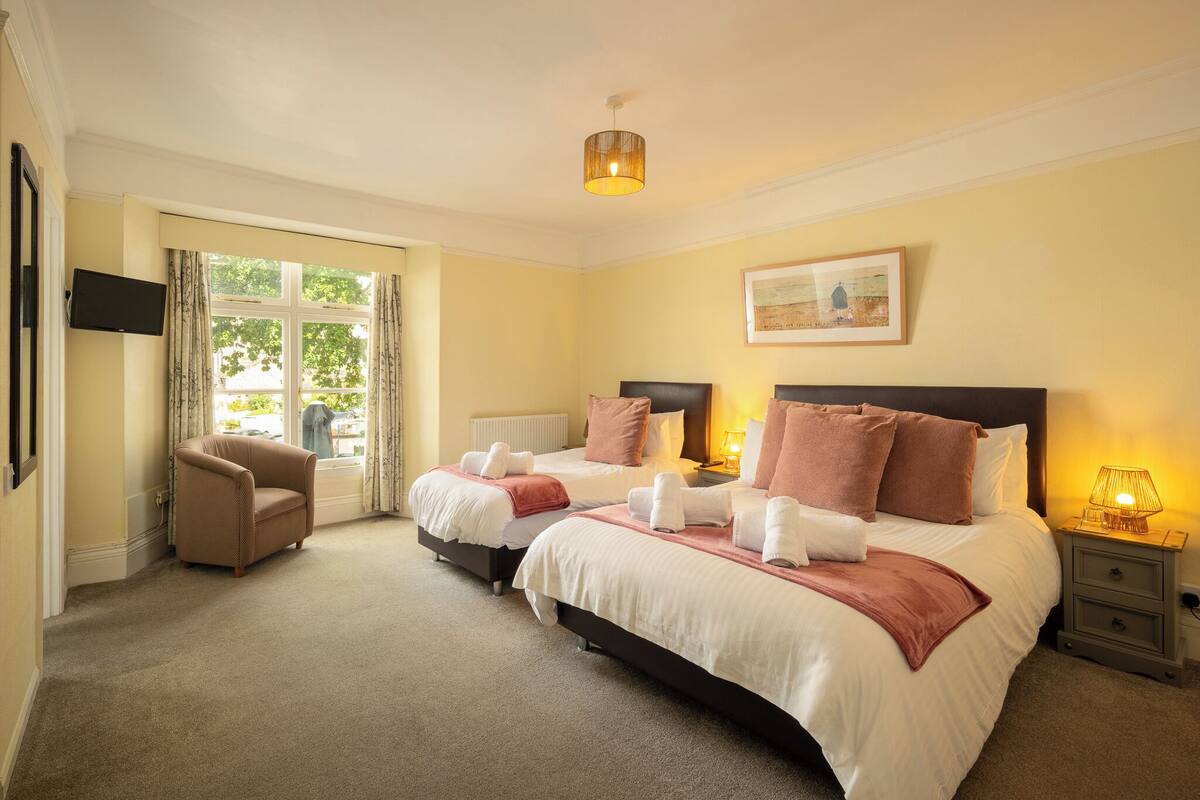 Family Room | Iron/ironing board, free WiFi, bed sheets