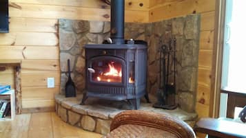 Cabin, Hot Tub, Mountainside | Room amenity