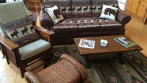เคบิน, อ่างน้ำร้อน, ติดภูเขา | ห้องนั่งเล่น | เตาผิง