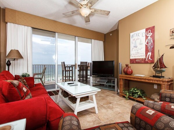Condo, 2 Bedrooms | Living area
