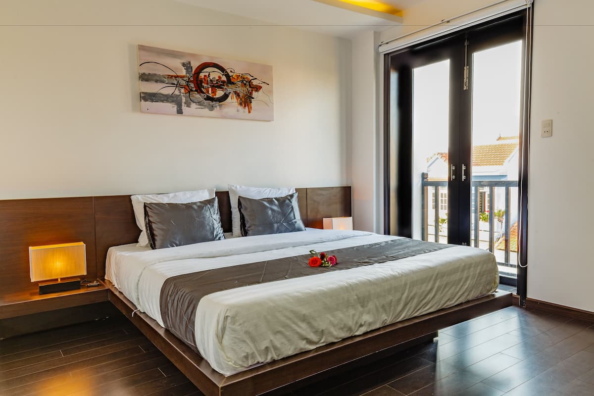 Ropa de cama de alta calidad, minibar, escritorio y cortinas blackout