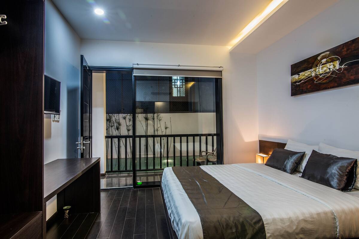 Ropa de cama de alta calidad, minibar, escritorio y cortinas blackout