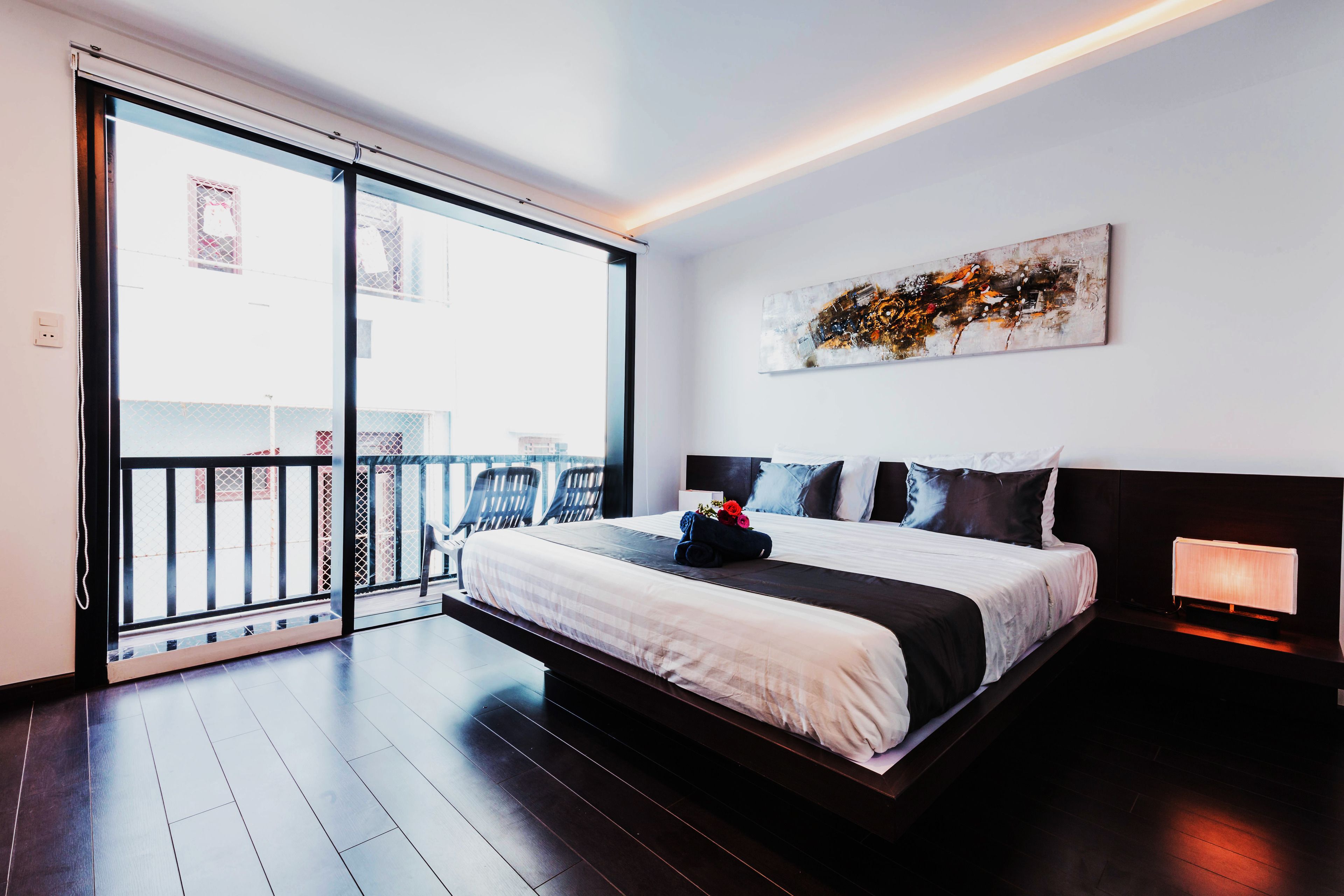 ห้องดีลักซ์ | เครื่องนอนระดับพรีเมียม, มินิบาร์, โต๊ะทำงาน, ผ้าม่านกันแสง