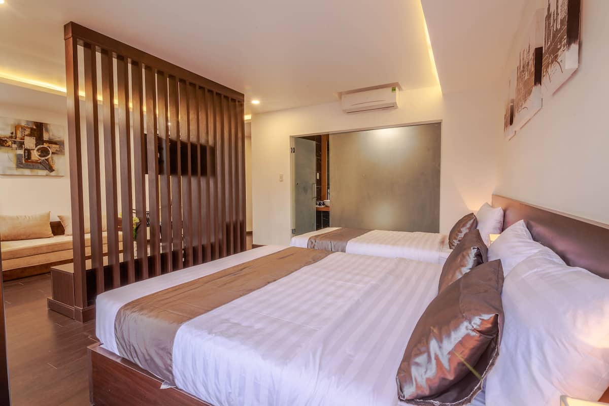 Ropa de cama de alta calidad, minibar, escritorio y cortinas blackout