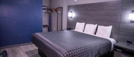 Basic Room, 1 King Bed, Non Smoking, Mountain View | Desk, iron/ironing board, free WiFi, bed sheets