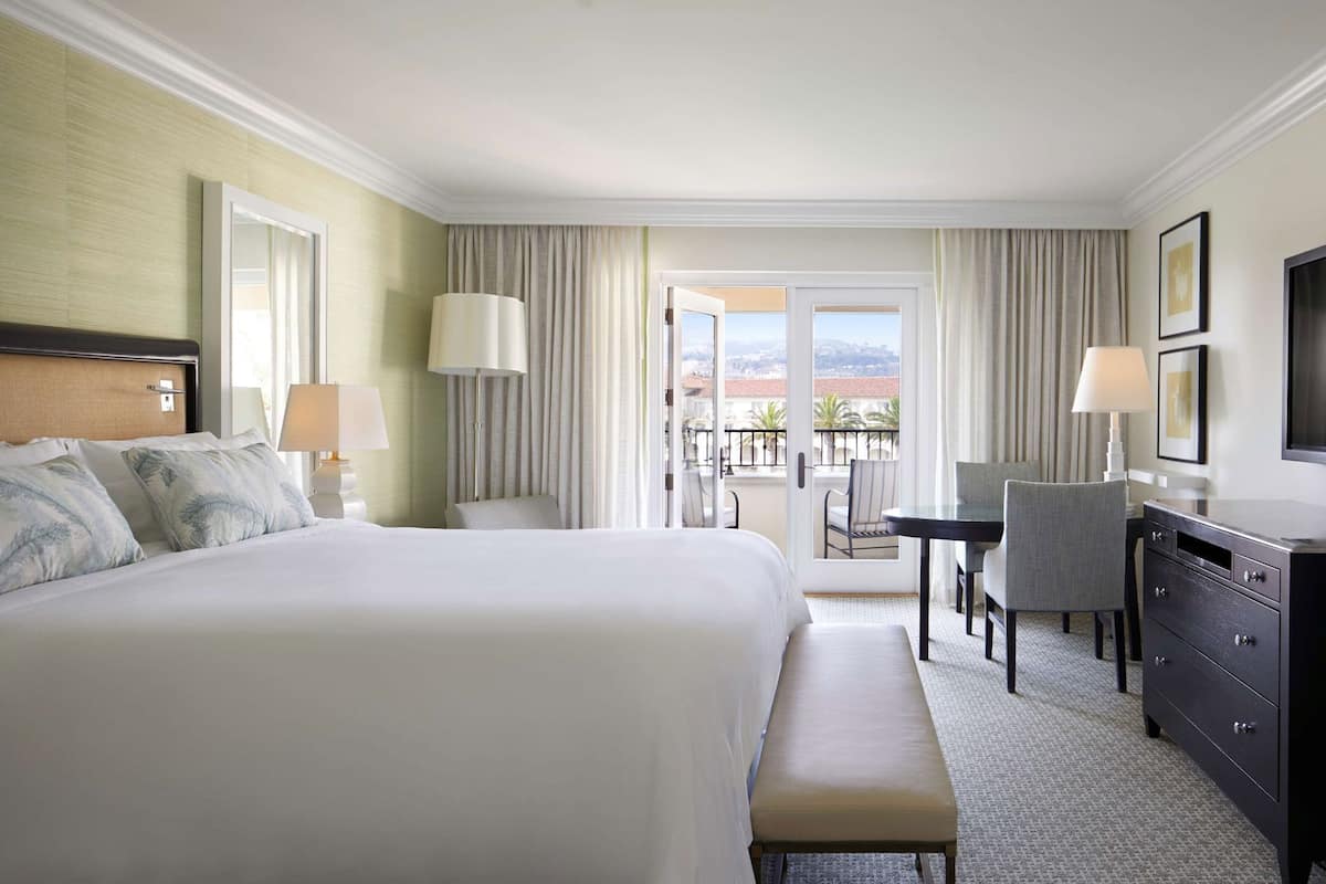 Premium bedding, down comforters, minibar, in-room safe