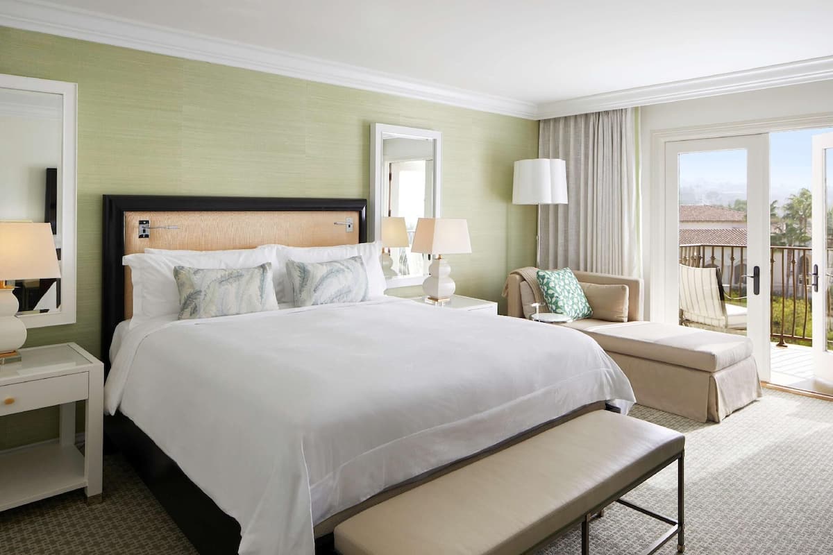 Premium bedding, down comforters, minibar, in-room safe