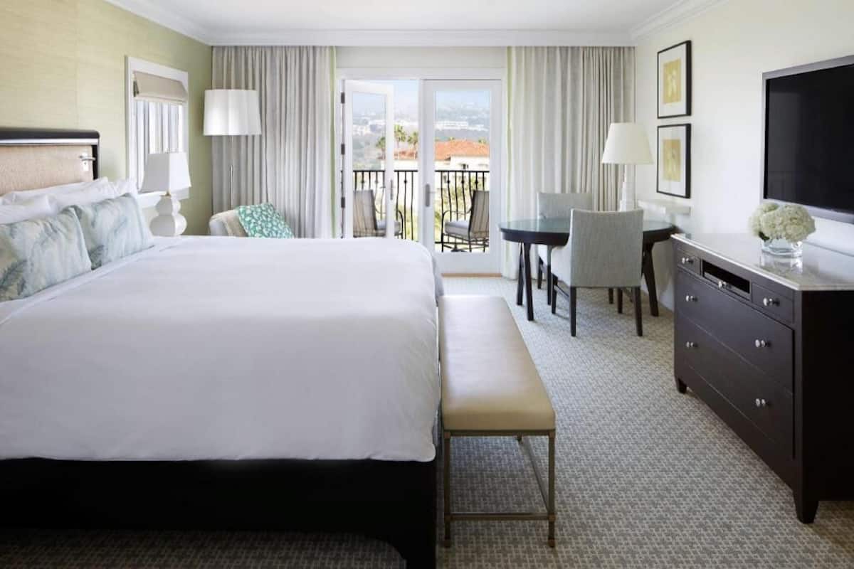 Premium bedding, down comforters, minibar, in-room safe