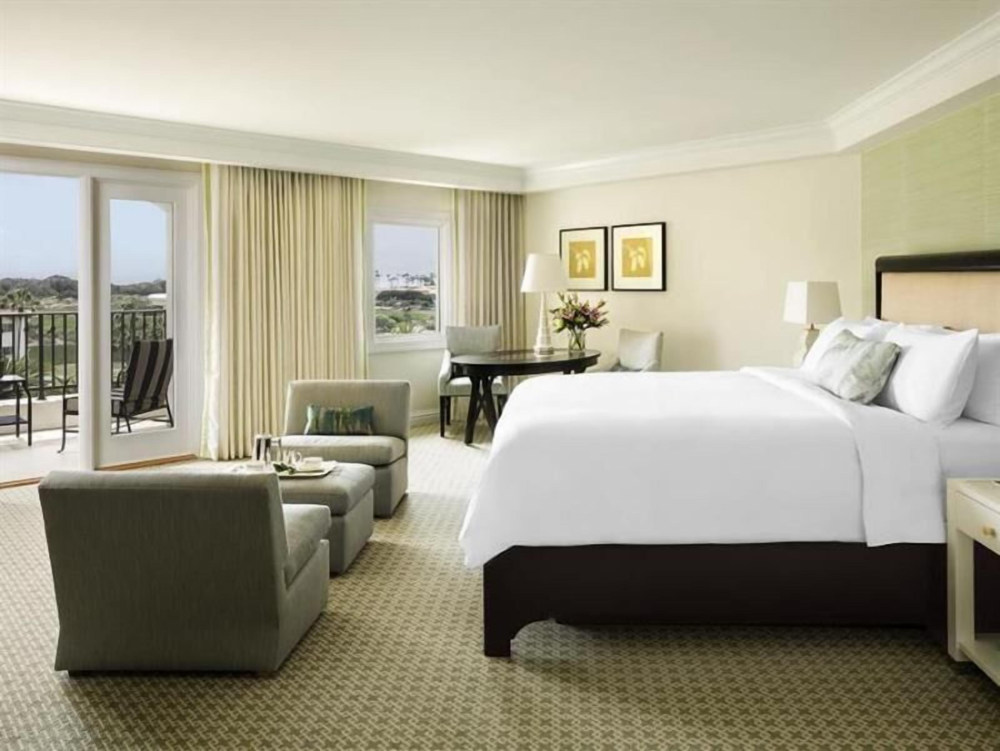 Premium bedding, down comforters, minibar, in-room safe