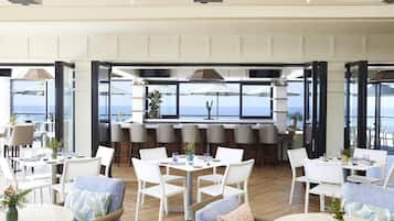 5 bars, bar en bord de piscine, bar de plage