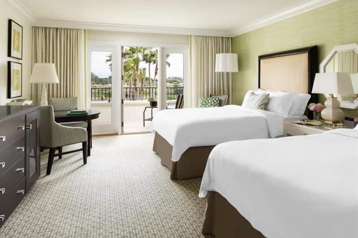 Premium bedding, down comforters, minibar, in-room safe