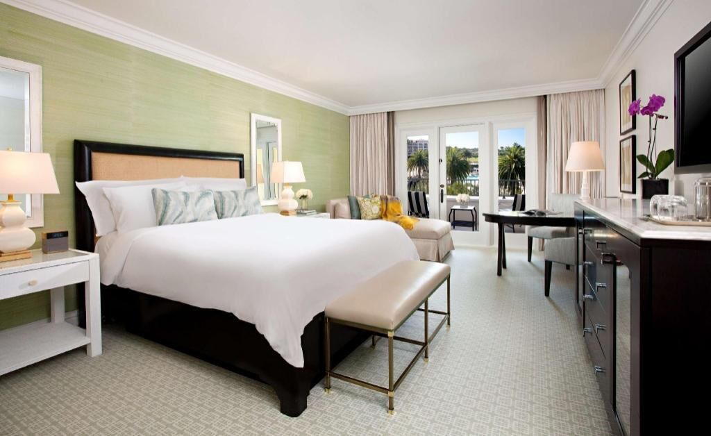 Premium bedding, down comforters, minibar, in-room safe