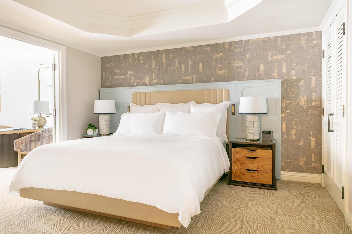 Premium bedding, down comforters, minibar, in-room safe