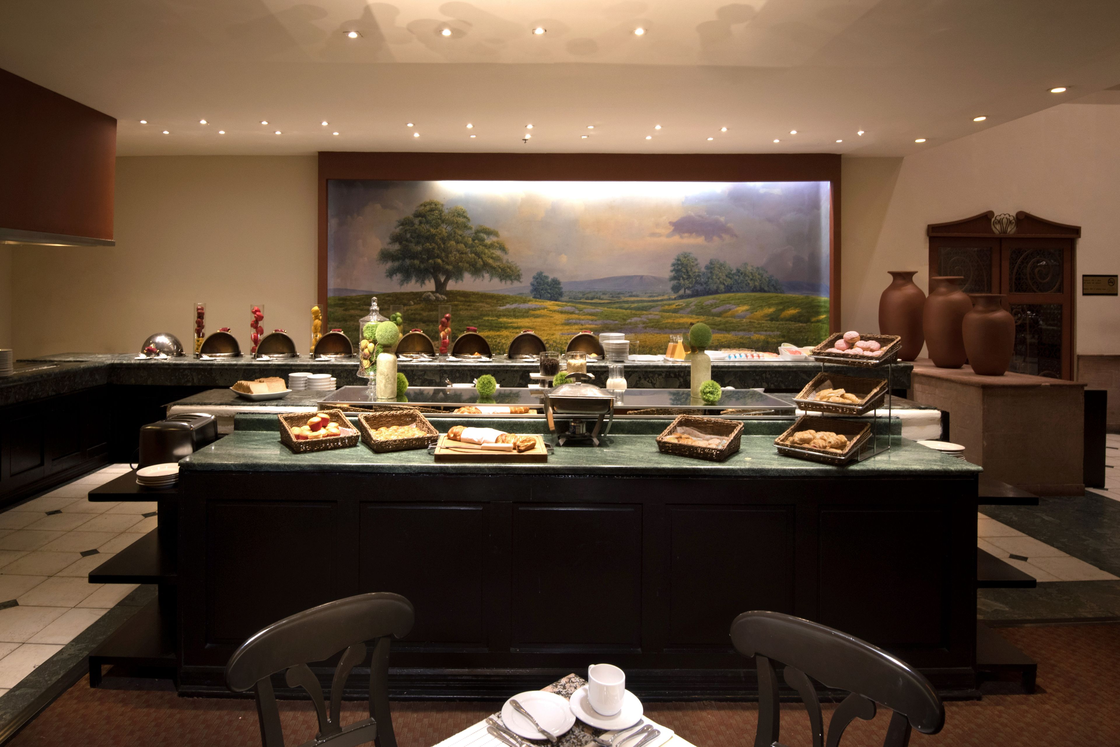 breakfast, lunch, dinner served; international cuisine