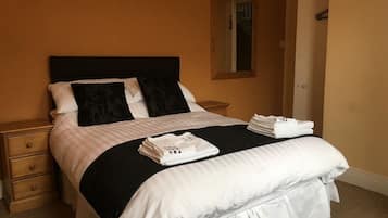 Standard Double Room, Ensuite | WiFi