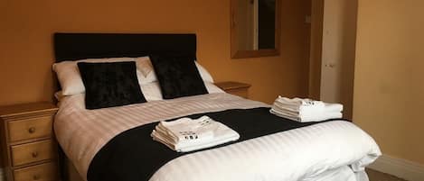 Standard Double Room, Ensuite | WiFi