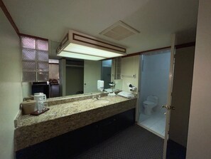 Standard Double Room | Bathroom | Free toiletries, hair dryer, towels - Autel Rio Inn Luxury Inns (Piedras Negras)