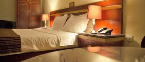 5 bedrooms, premium bedding, in-room safe, desk
