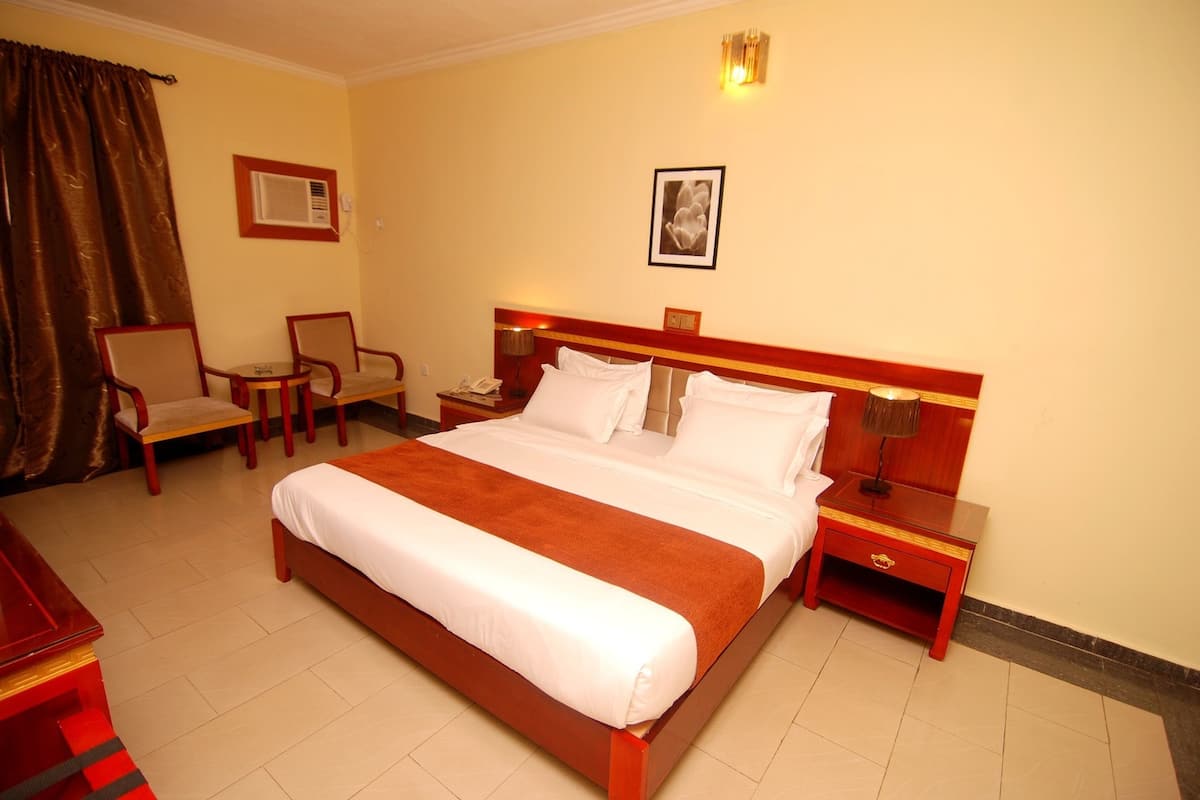 Standard Room | 5 bedrooms, premium bedding, in-room safe, desk