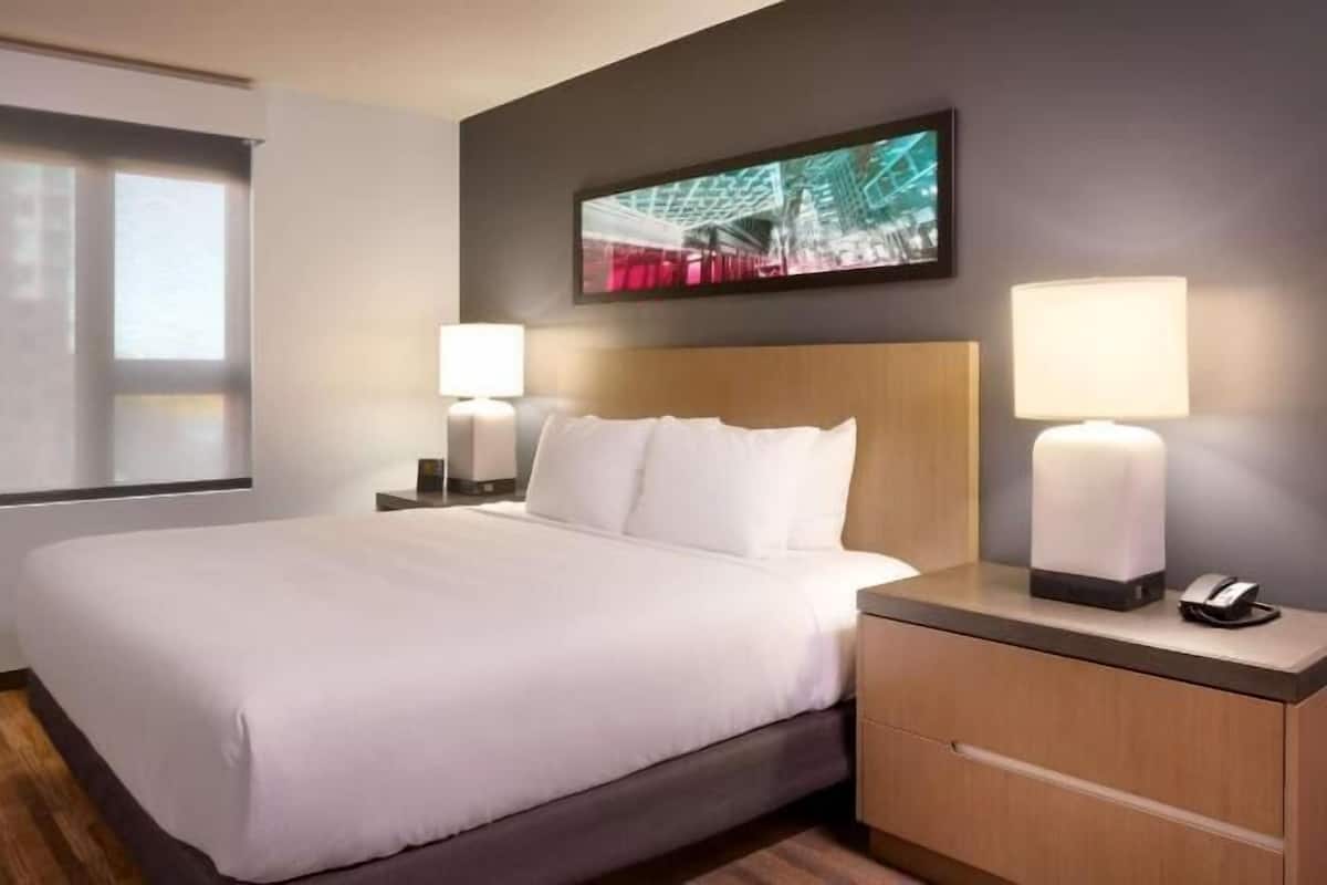 Skrivebord, skrivebord for bærbar PC og blendingsgardiner