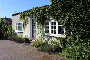 Cottage, 2 Bedrooms | Front of property