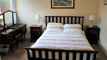 Cottage, 2 Bedrooms | 2 bedrooms, individually decorated, individually furnished, desk