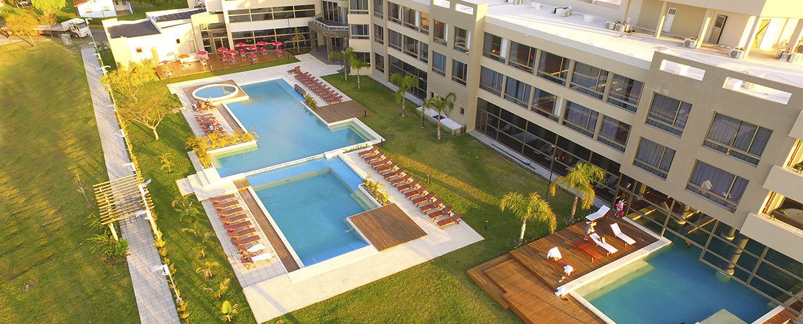 Indoor pool, 3 outdoor pools
