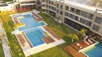 Indoor pool, 3 outdoor pools