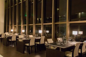 Breakfast, lunch, dinner served; local cuisine - Arena Resort (Federacion)