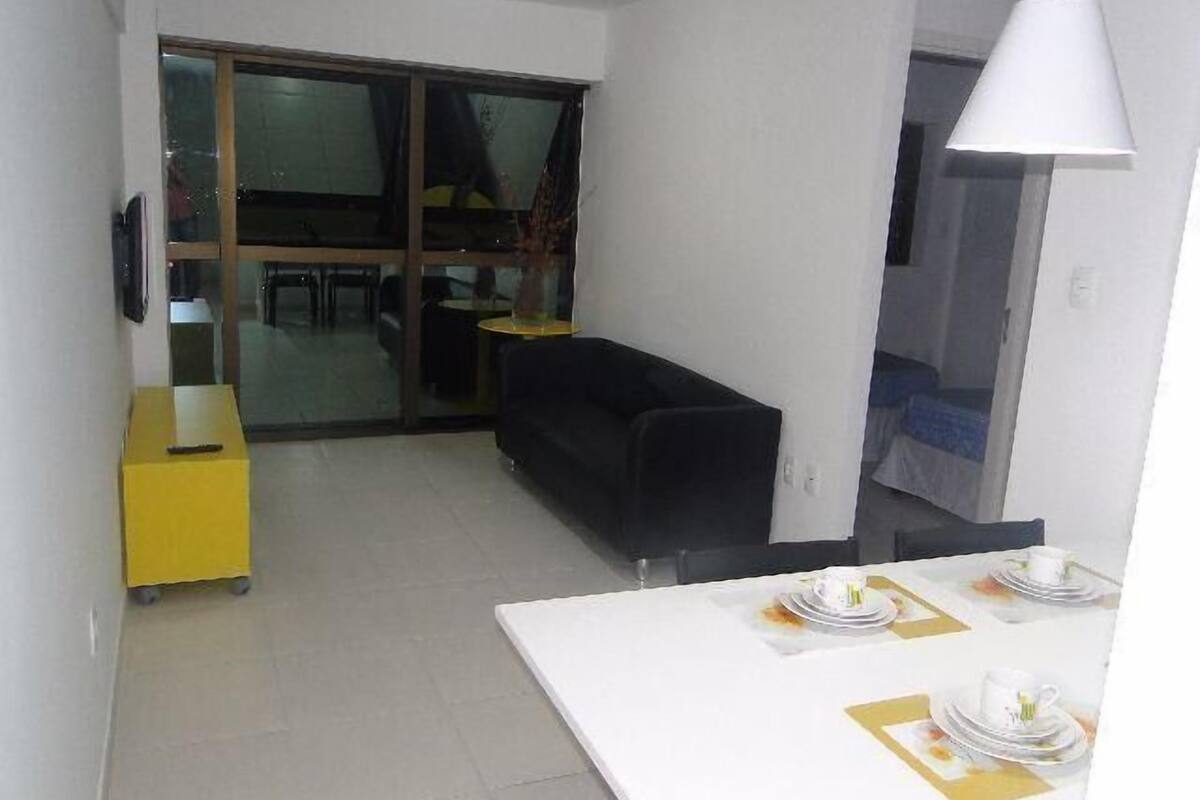 Apartemen Standar, 2 kamar tidur | Ruang keluarga | Televisi layar datar 32-inci dengan saluran TV digital dan TV plasma