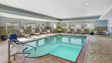 Indoor pool, sun loungers