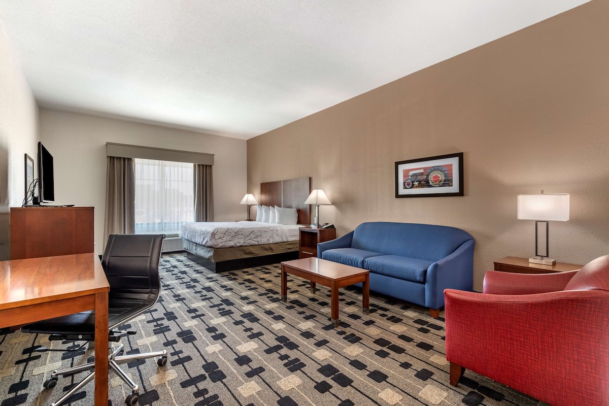 Pillow-top beds, desk, laptop workspace, iron/ironing board