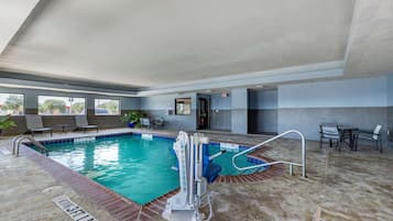 Indoor pool, sun loungers