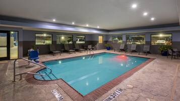 Indoor pool, sun loungers