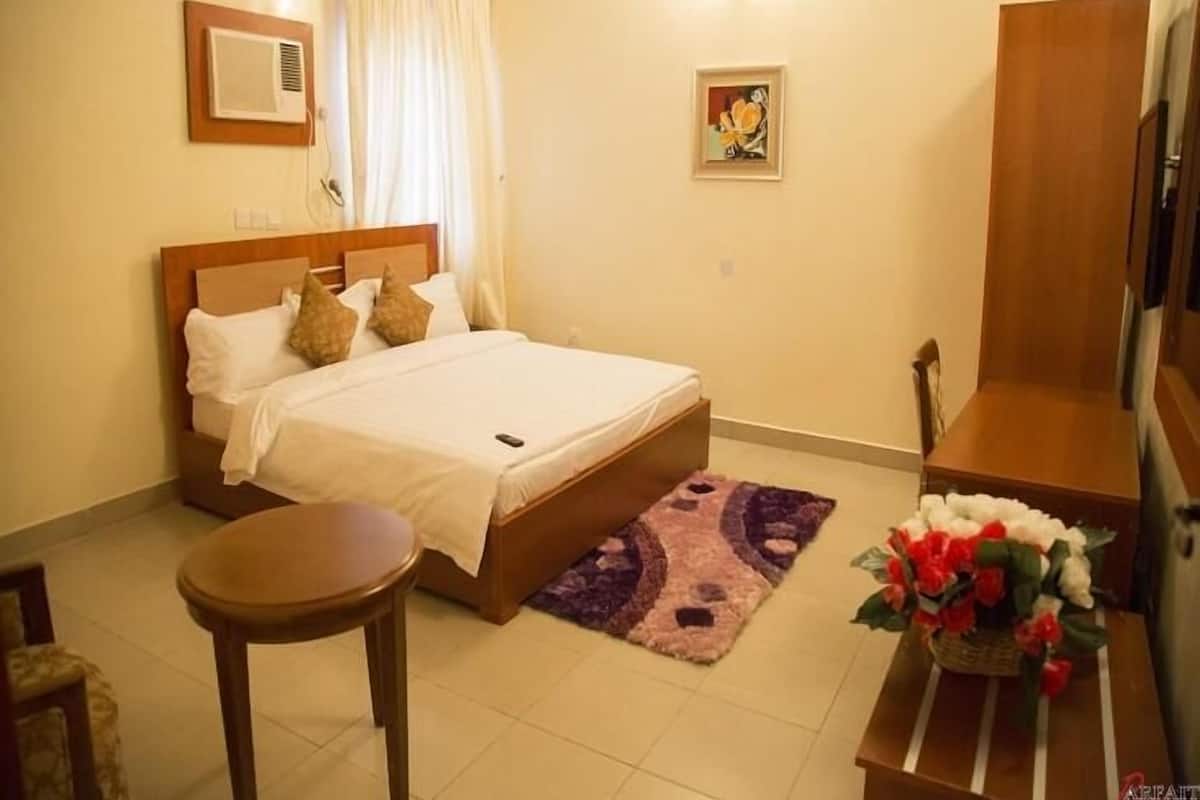 Royale Suite | Hochwertige Bettwaren, Zimmersafe, kostenloses WLAN, Bettwäsche