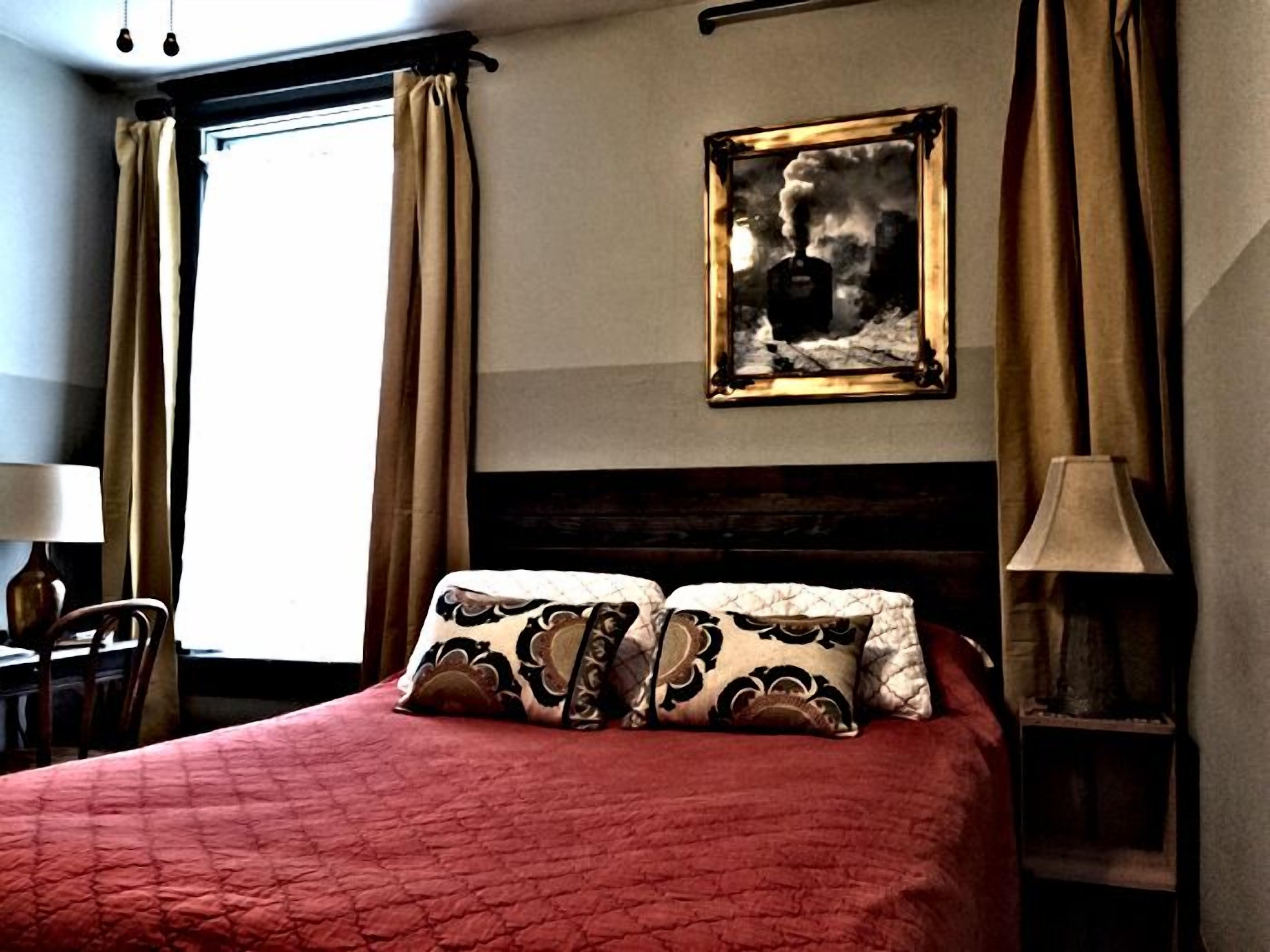 room, 1 queen bed | iron/ironing board, free rollaway beds, free wifi