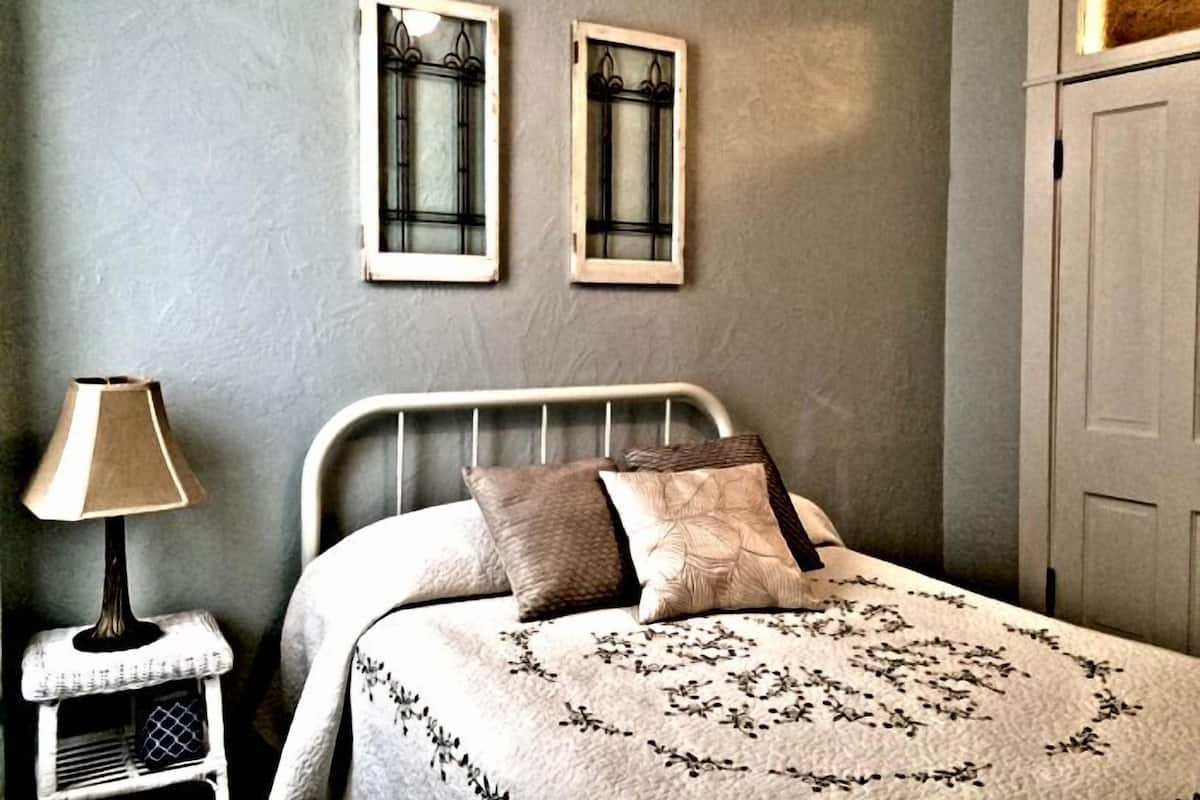 Double Room, 1 Double Bed | Iron/ironing board, free rollaway beds, free WiFi