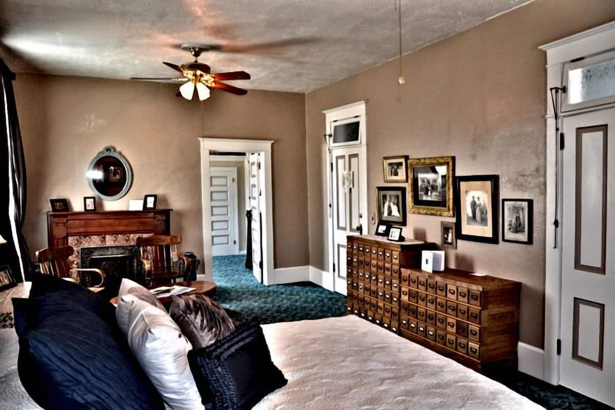 Suite, 1 Queen Bed | Iron/ironing board, free rollaway beds, free WiFi