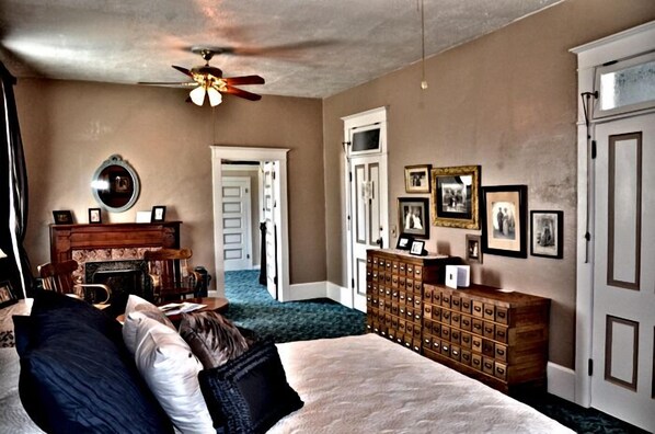 Suite, 1 cama Queen size | Tabla de planchar con plancha, camas extra gratis y wifi gratis 