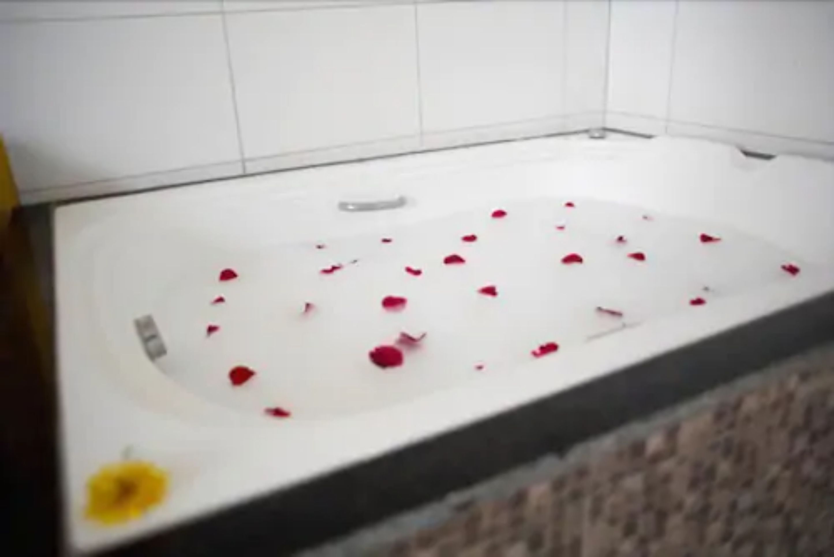 double room, jetted tub, ocean view | deep-soaking bathtub