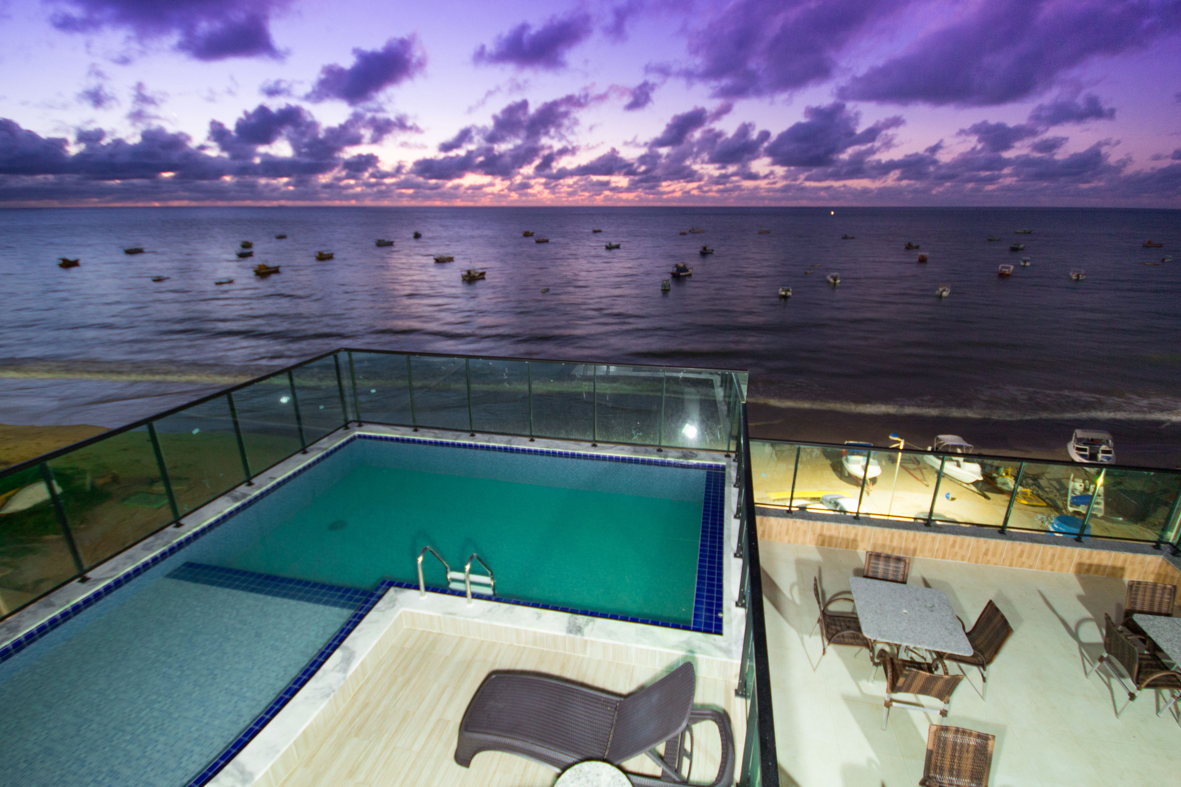 2 outdoor pools, pool umbrellas