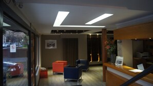 Lobby-lounge