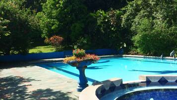 2 outdoor pools